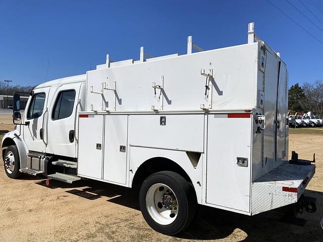 Image of Freightliner Columbia equipment image 1