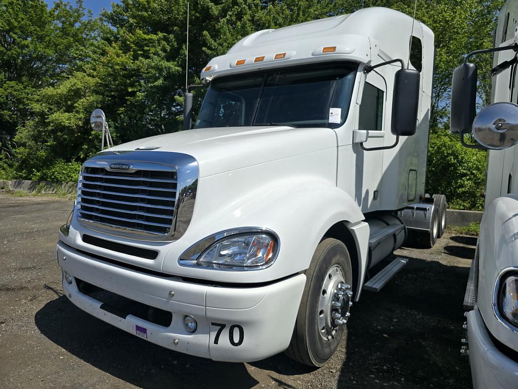 Image of Freightliner Columbia Primary image