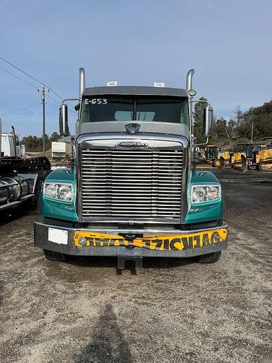Image of Freightliner 122SD equipment image 2