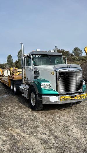 Image of Freightliner 122SD equipment image 1
