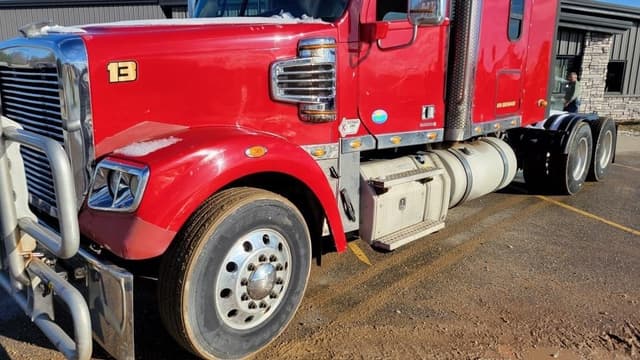 Image of Freightliner Coronado equipment image 3