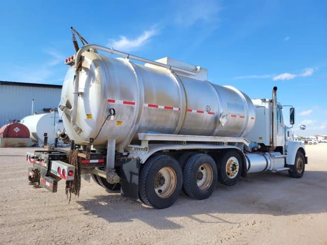 Image of Freightliner Coronado equipment image 4