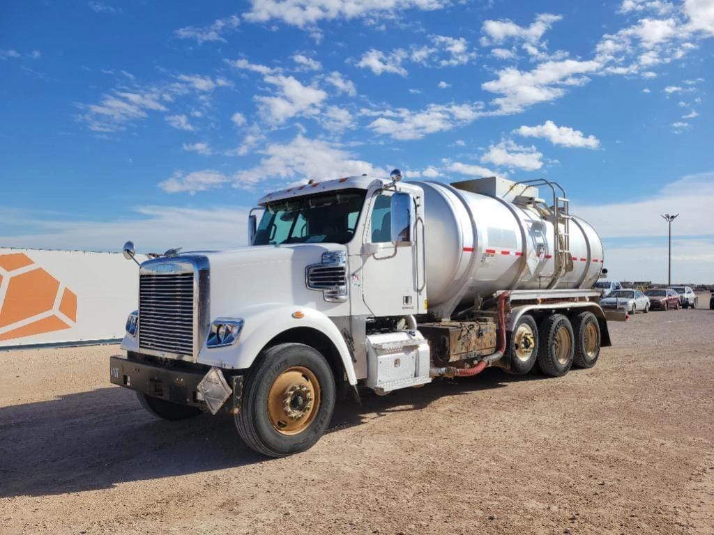 2013 Freightliner Coronado Equipment Image0