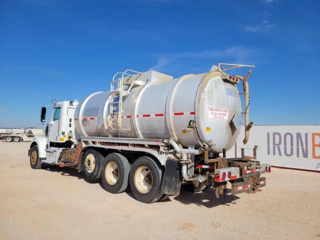 Image of Freightliner Coronado equipment image 2