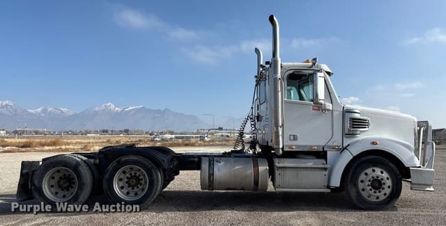 Image of Freightliner Coronado equipment image 3