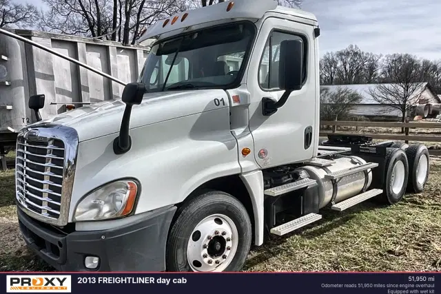 Image of Freightliner Day Cab Truck equipment image 1