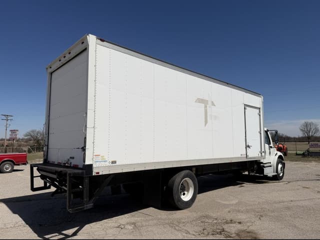 Image of Freightliner M2 equipment image 3