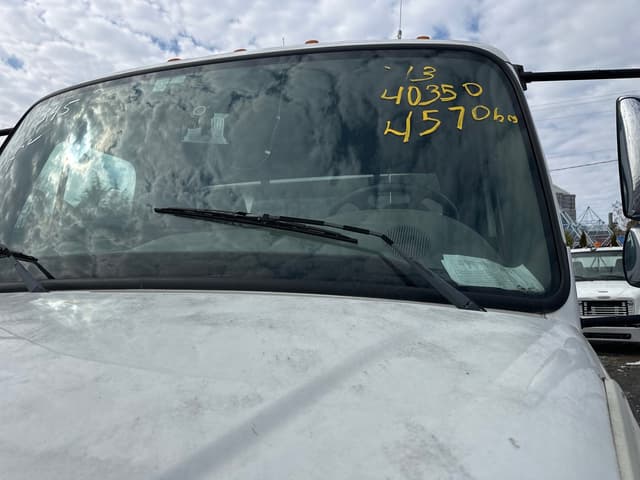 Image of Freightliner M2 106 equipment image 1