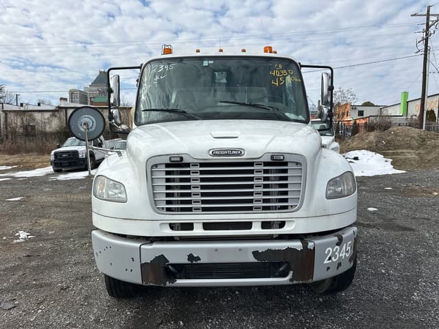 Image of Freightliner M2 106 equipment image 2