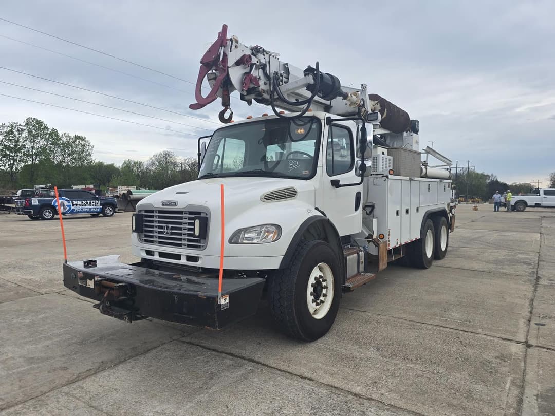 Image of Freightliner M2 106 Primary image
