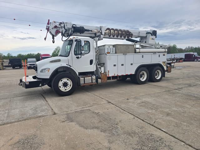 Image of Freightliner M2 106 equipment image 3