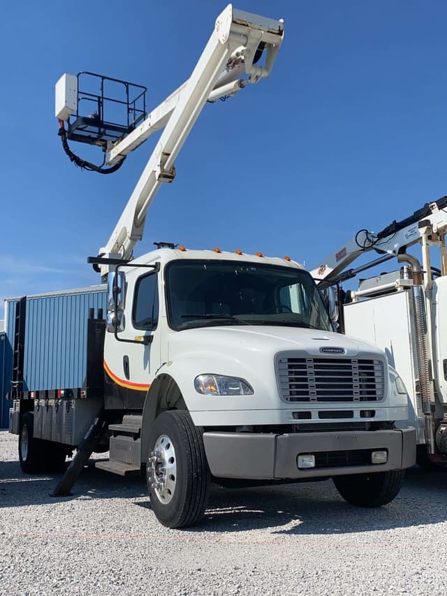 Image of Freightliner M2 106 equipment image 1