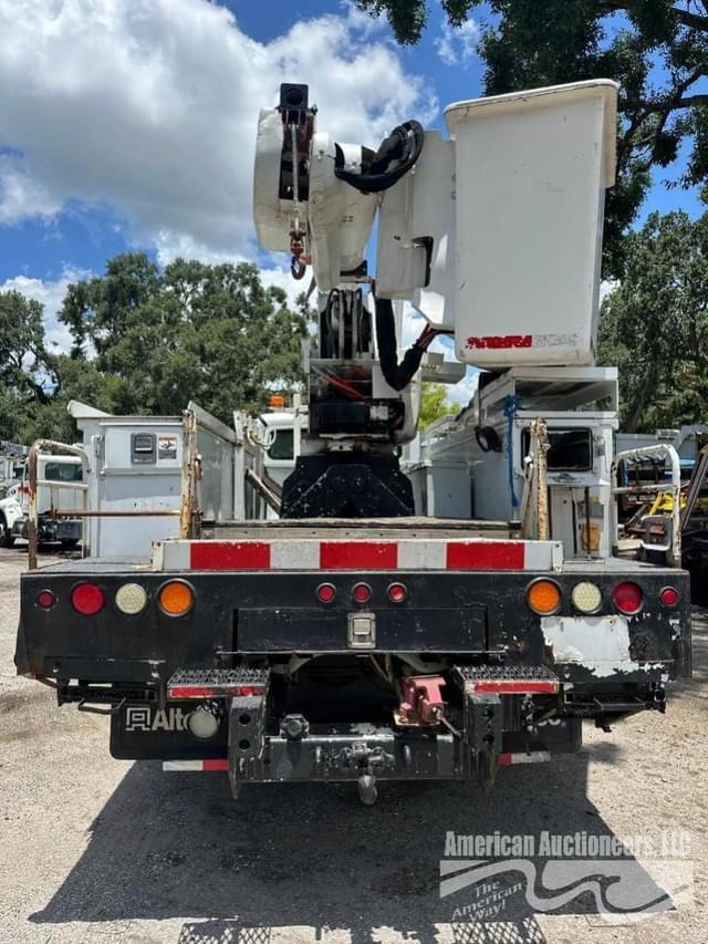 Image of Freightliner M2 106 equipment image 2