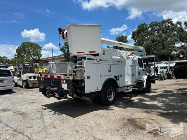 Image of Freightliner M2 106 equipment image 1
