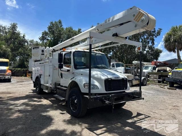 Image of Freightliner M2 106 equipment image 3