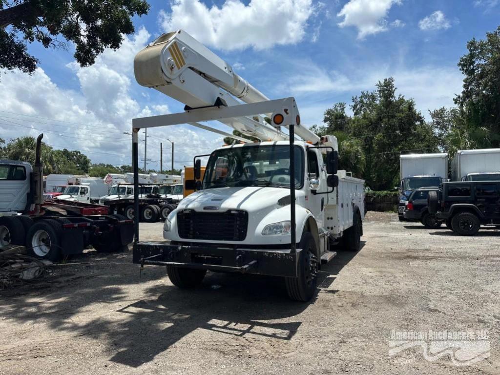 Image of Freightliner M2 106 Primary image