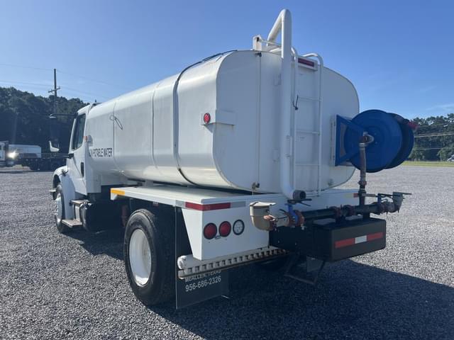Image of Freightliner M2 106 equipment image 2