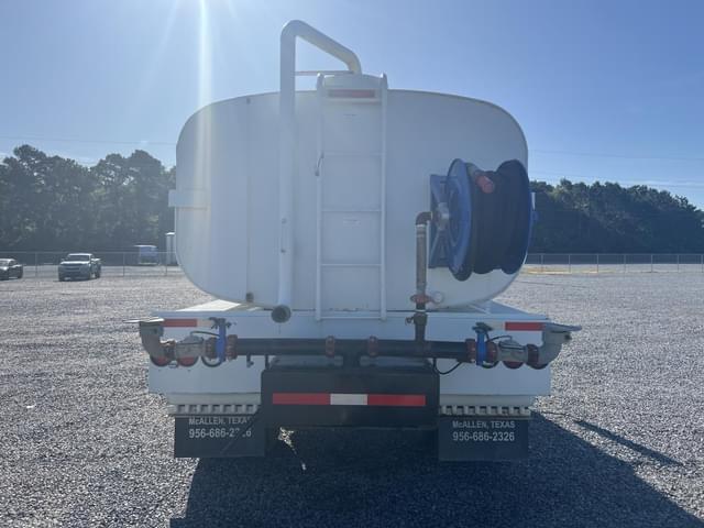 Image of Freightliner M2 106 equipment image 3