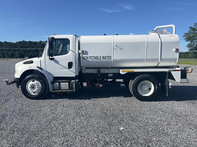 Image of Freightliner M2 106 equipment image 1