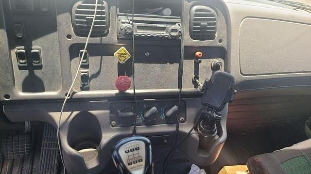 Image of Freightliner Business Class M2 112 equipment image 2