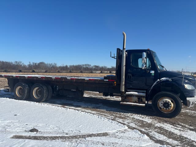 Image of Freightliner M2 equipment image 3