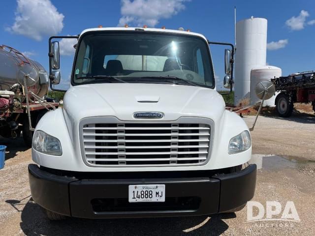 Image of Freightliner M2 equipment image 2