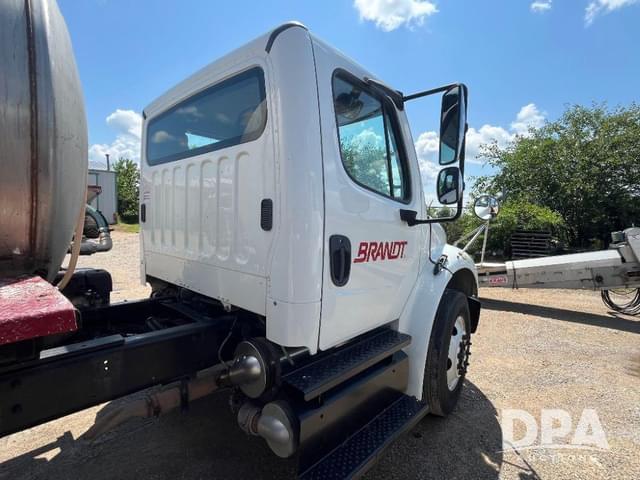 Image of Freightliner M2 equipment image 4