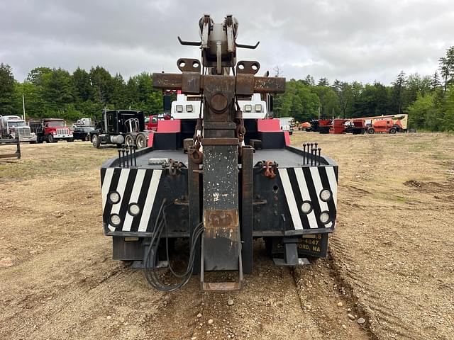 Image of Freightliner M2 equipment image 3