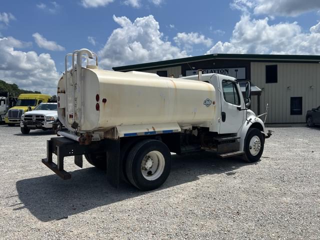 Image of Freightliner M2 equipment image 4