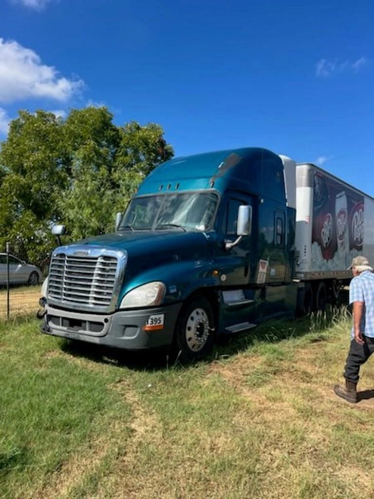 Image of Freightliner Cascadia Image 1