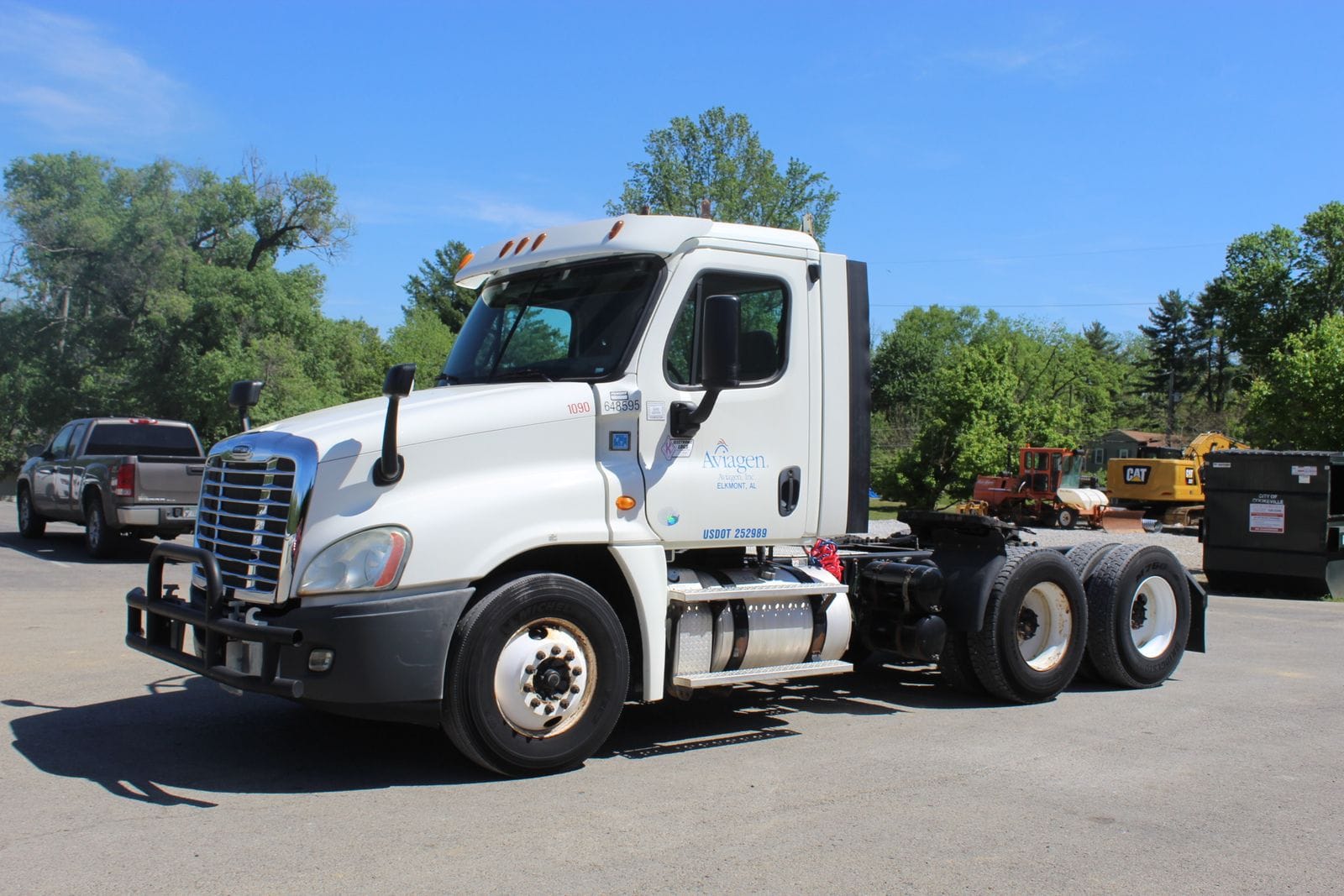 2013 Freightliner Cascadia Equipment Image0