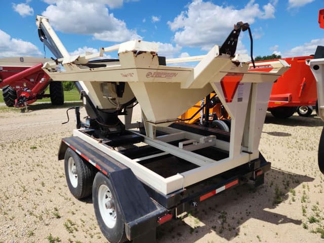 Image of Friesen Seed Titan 4 equipment image 4