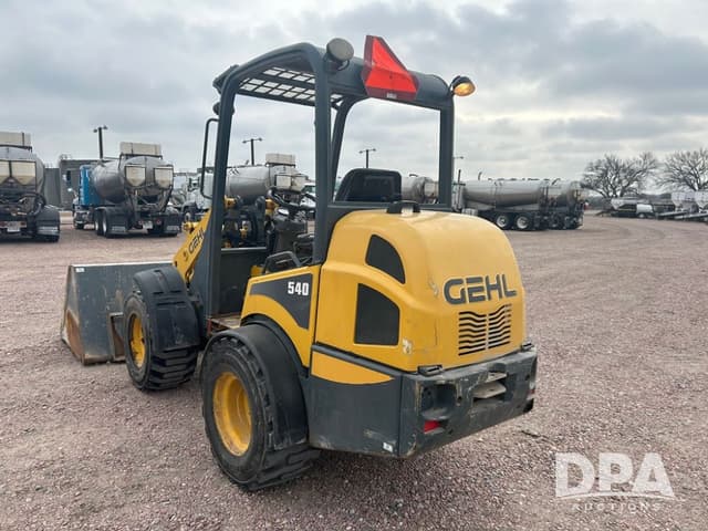 Image of Gehl 540 equipment image 3