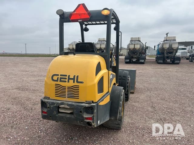 Image of Gehl 540 equipment image 4