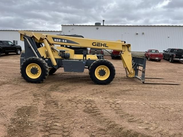 Image of Gehl RS8-44 equipment image 3