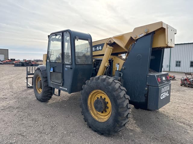 Image of Gehl RS8-44 equipment image 3