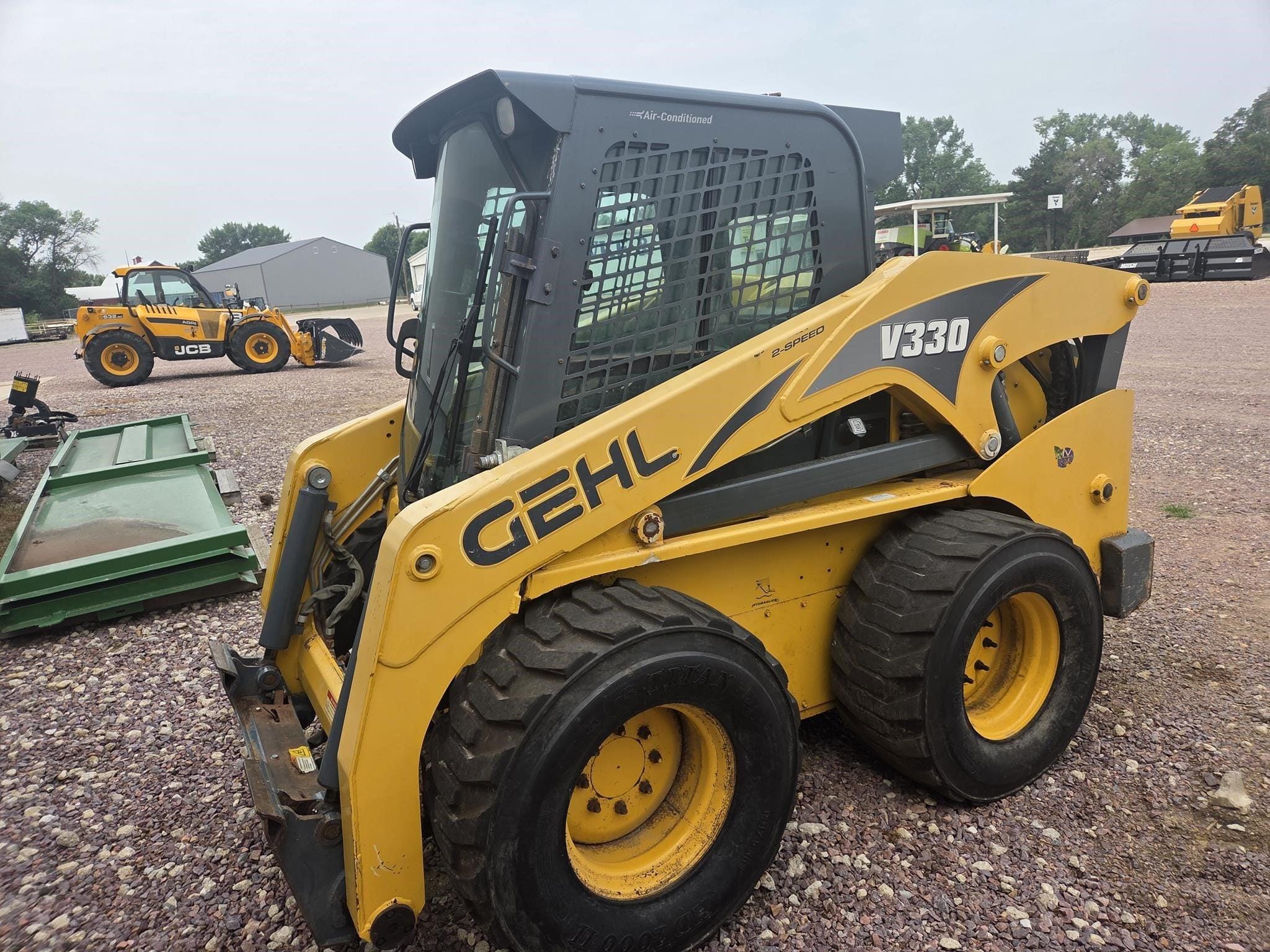 2013 Gehl V330 Equipment Image0