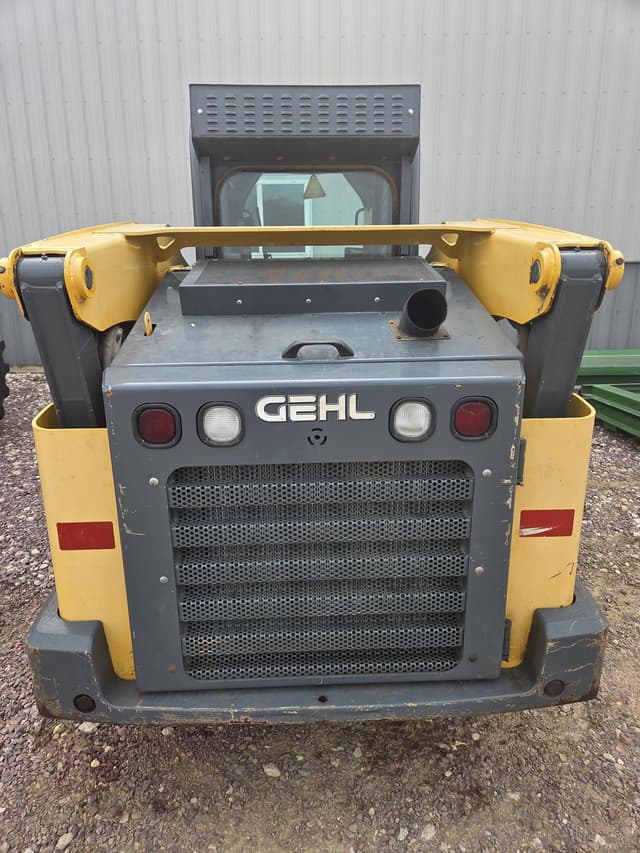 Image of Gehl V330 equipment image 3