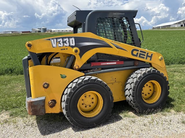 Image of Gehl V330 equipment image 1