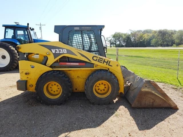 Image of Gehl V330 equipment image 1