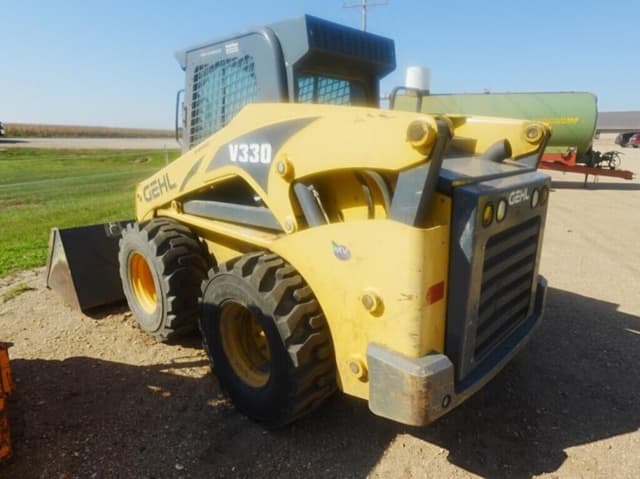 Image of Gehl V330 equipment image 3