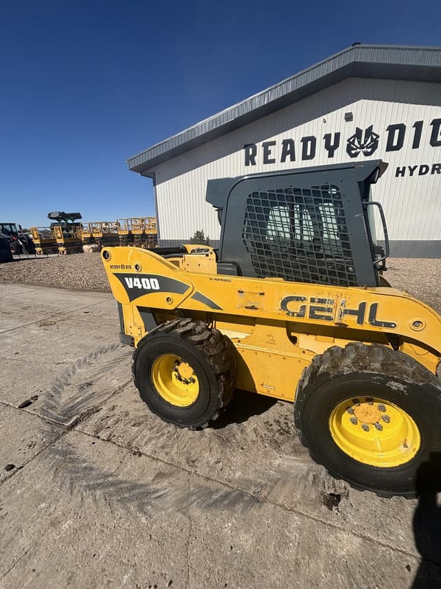 Image of Gehl V400 equipment image 2