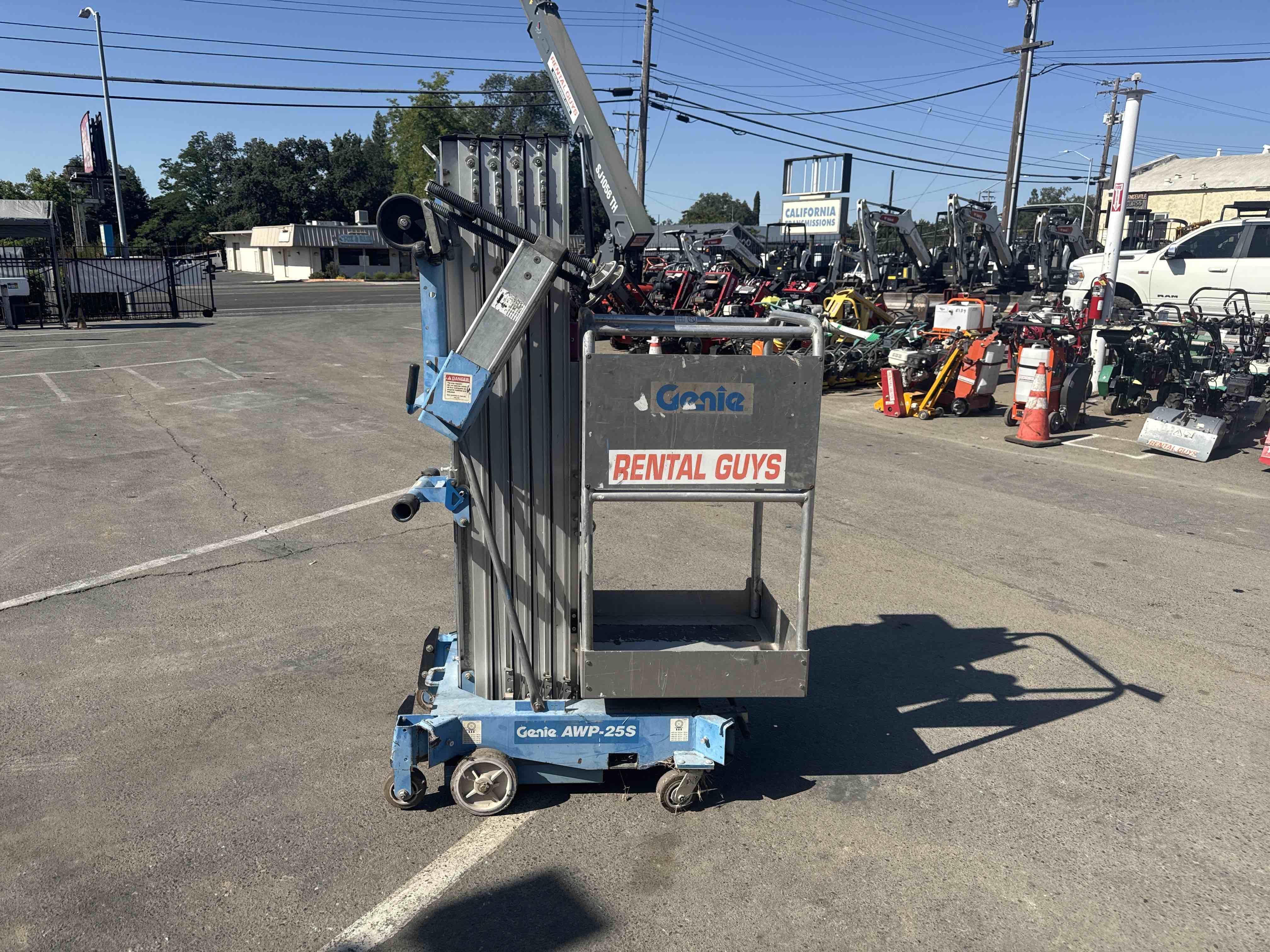 2013 Genie AWP-25S Equipment Image0