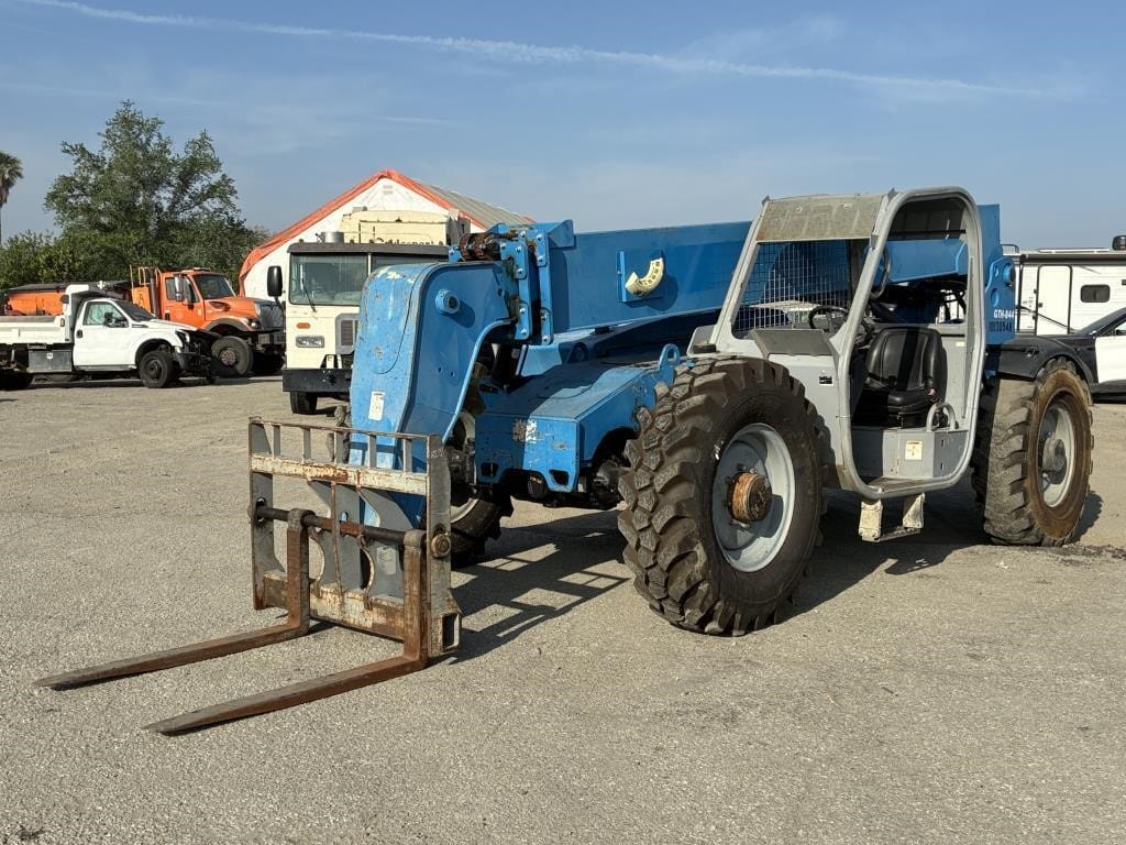 2013 Genie GTH-844 Equipment Image0