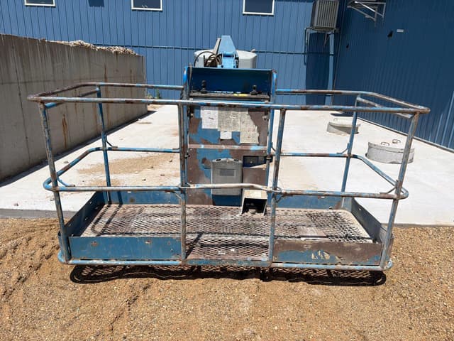 Image of Genie S-85 equipment image 1