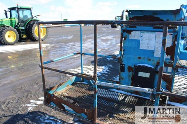 Image of Genie S-40 equipment image 4