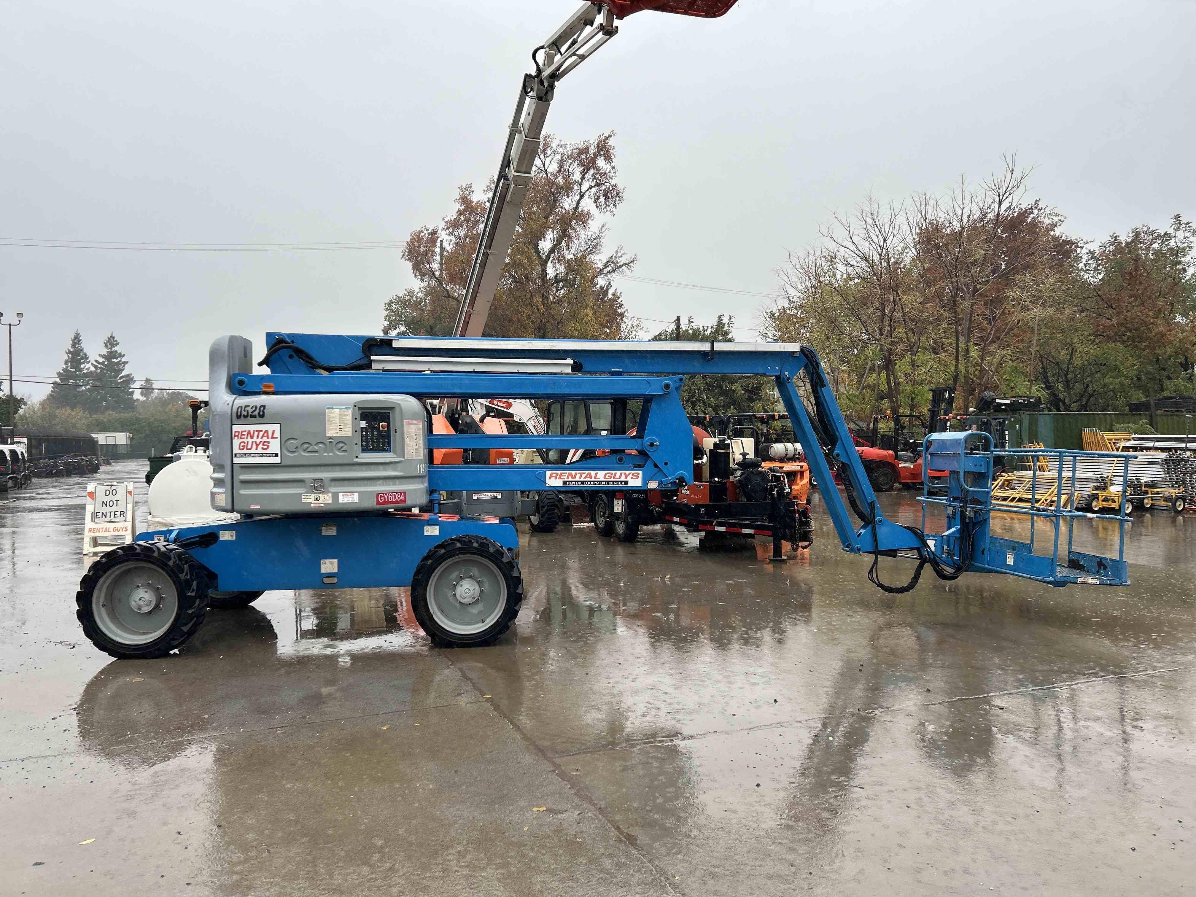 2013 Genie Z-60/34 Equipment Image0