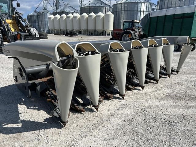 Image of Gleaner 3000 equipment image 2