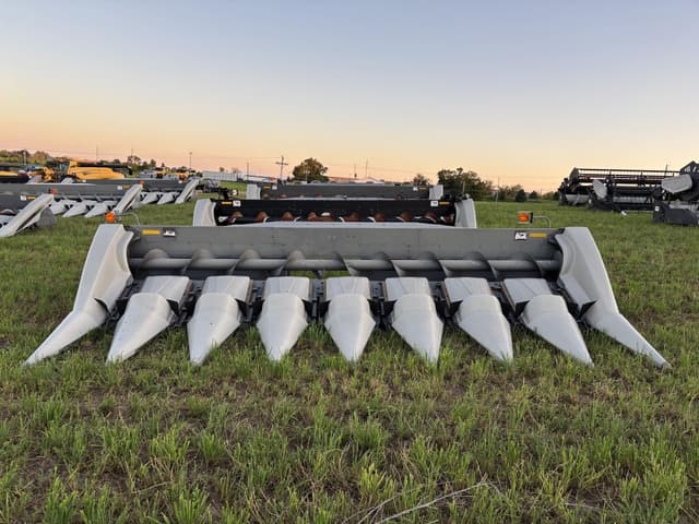 Image of Gleaner 3000 equipment image 1