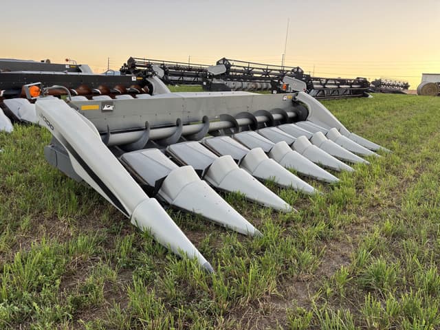 Image of Gleaner 3000 equipment image 2